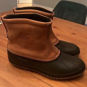 Sorel Cheyanne Premium Winter Boot Waterproof leather/PU (EUC)